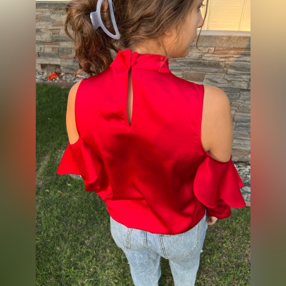 Bisou Bisou Red Cold Shoulder Top - Picture 4 of 7
